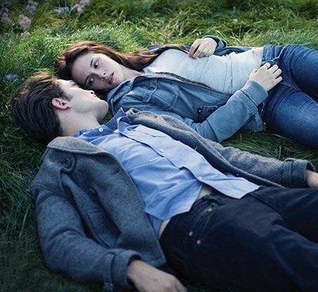 twilight-stills-robert-pattinson-and-kristen-stewart-3924779-453-416.jpg